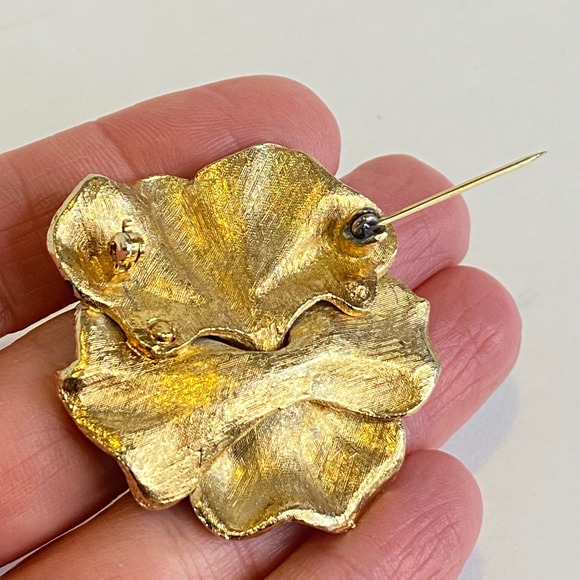 Hand Painted Enamel Pansy Brooch Gold Tone Blue Rhinestone Faux Pearl Floral Pin - Picture 6 of 13